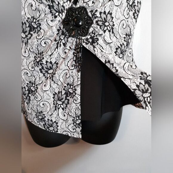 Elementz b&w floral lace blouse - Picture 5 of 6